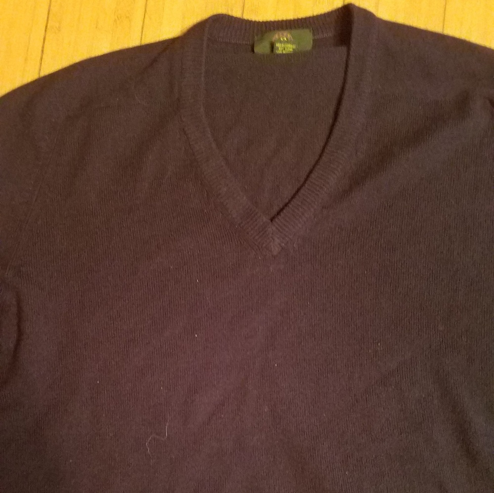 Charter Club cashmere v neck sweater navy  med
